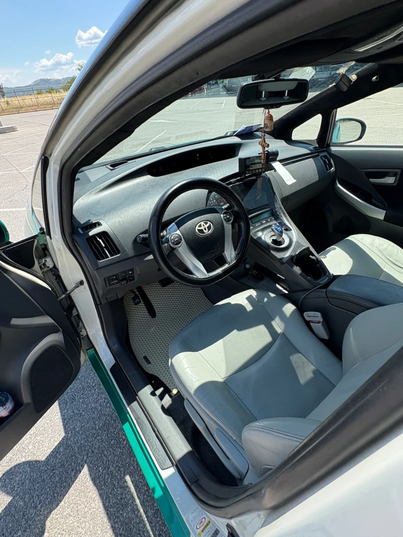 Toyota Prius, снимка 9 - Автомобили и джипове - 50853579