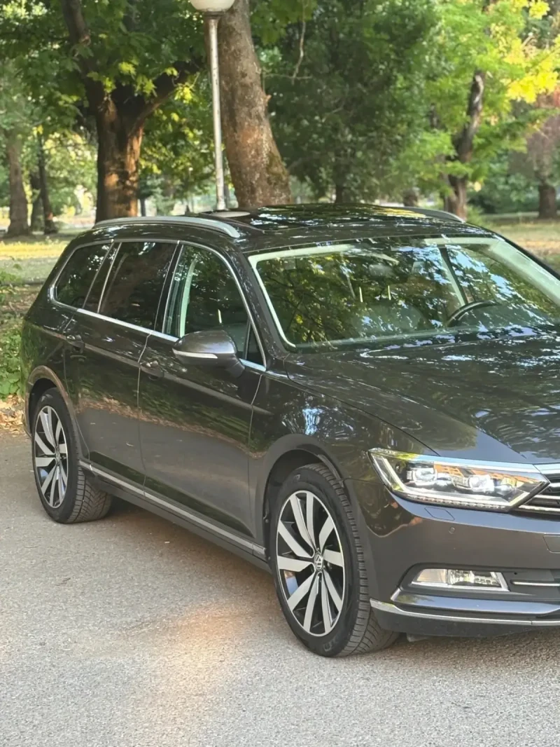 VW Passat R Line BluMotion Матрикс/Дигитал/Пано/Масаж/Кожа, снимка 2 - Автомобили и джипове - 52112203