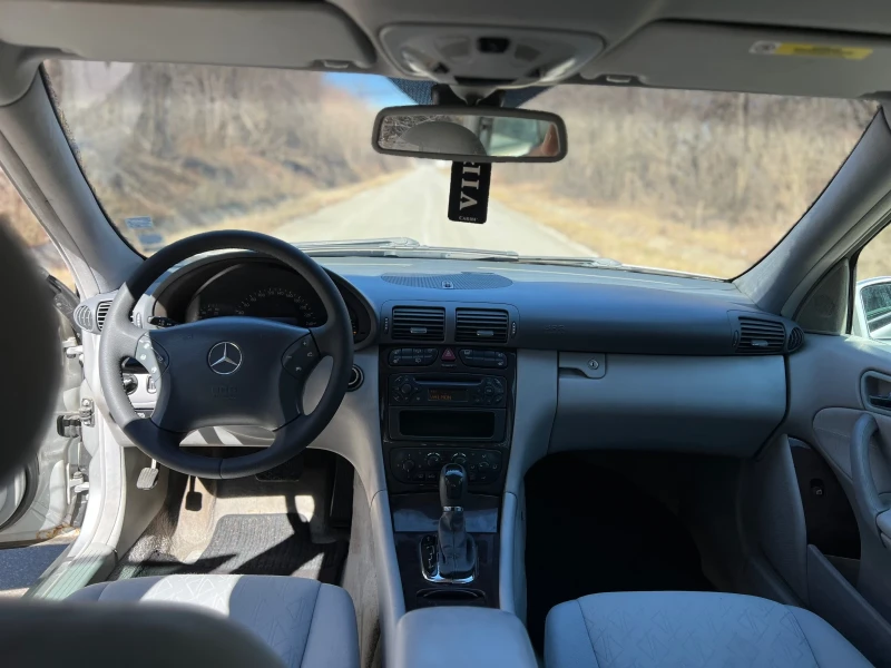 Mercedes-Benz C 220, снимка 10 - Автомобили и джипове - 51905526