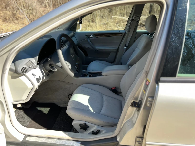 Mercedes-Benz C 220, снимка 9 - Автомобили и джипове - 51905526