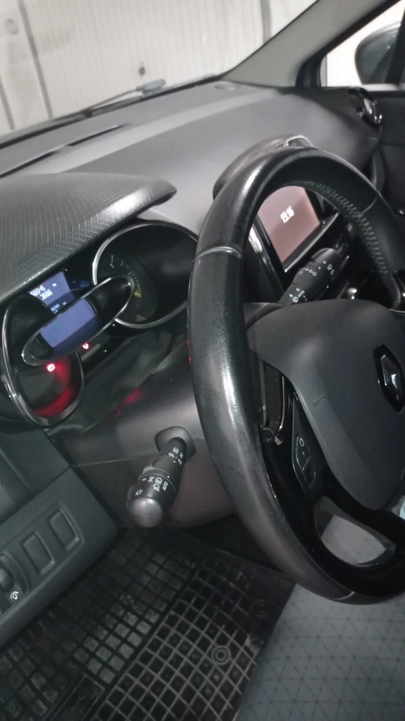 Renault Clio 1.2, снимка 9 - Автомобили и джипове - 52534020