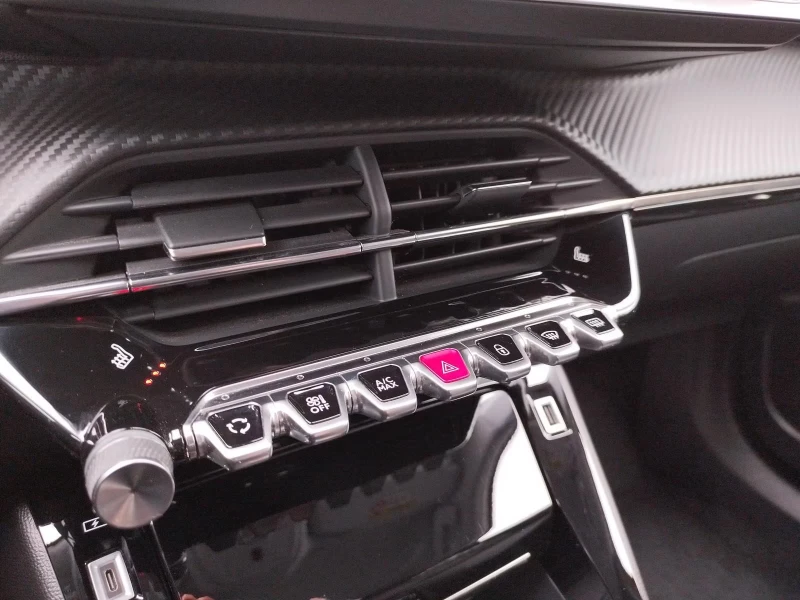 Peugeot 2008 ALLURE/136HP/CAM/LED/L.ASSIST/DIGI/634g, снимка 10 - Автомобили и джипове - 52552464