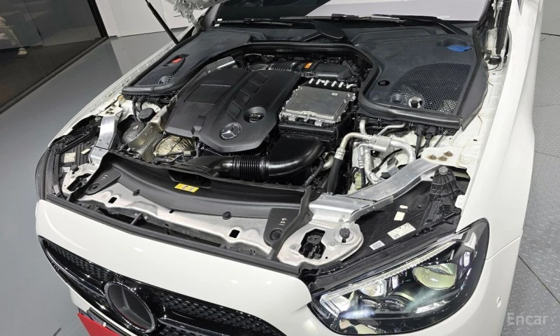 Mercedes-Benz E 220, снимка 6 - Автомобили и джипове - 52807745