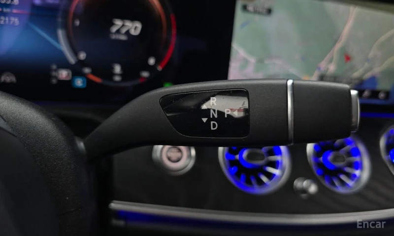 Mercedes-Benz E 220, снимка 9 - Автомобили и джипове - 52807745