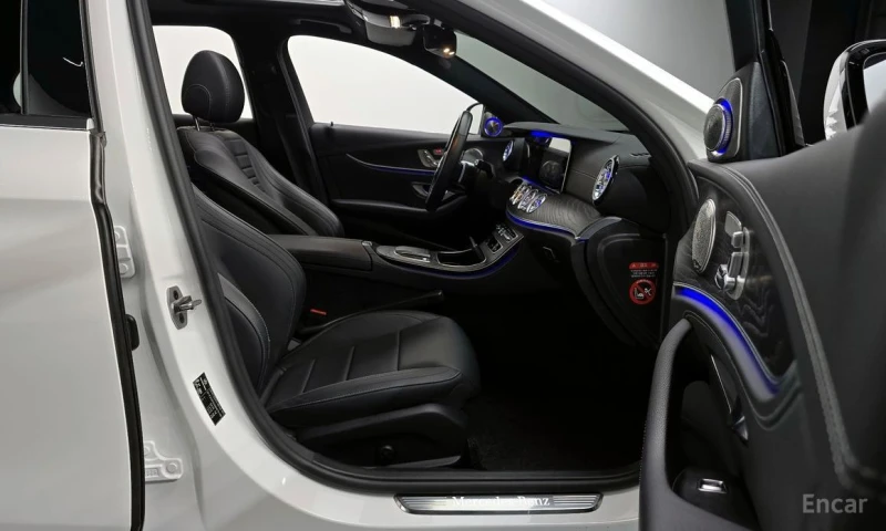 Mercedes-Benz E 220, снимка 10 - Автомобили и джипове - 52807745