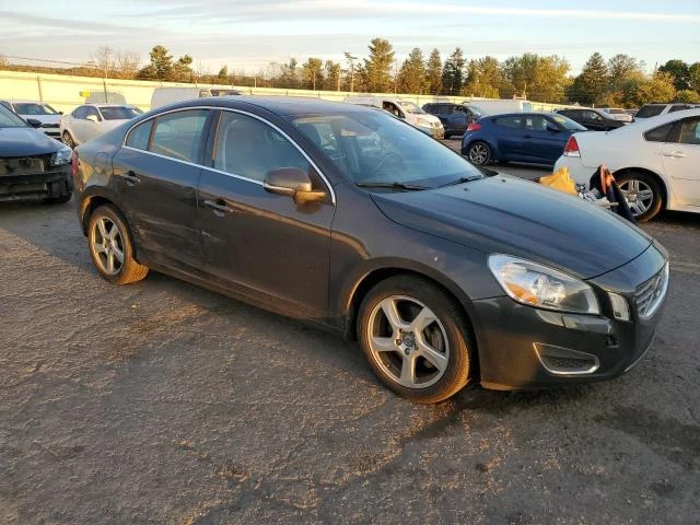 Volvo S60 T5, снимка 4 - Автомобили и джипове - 47958437