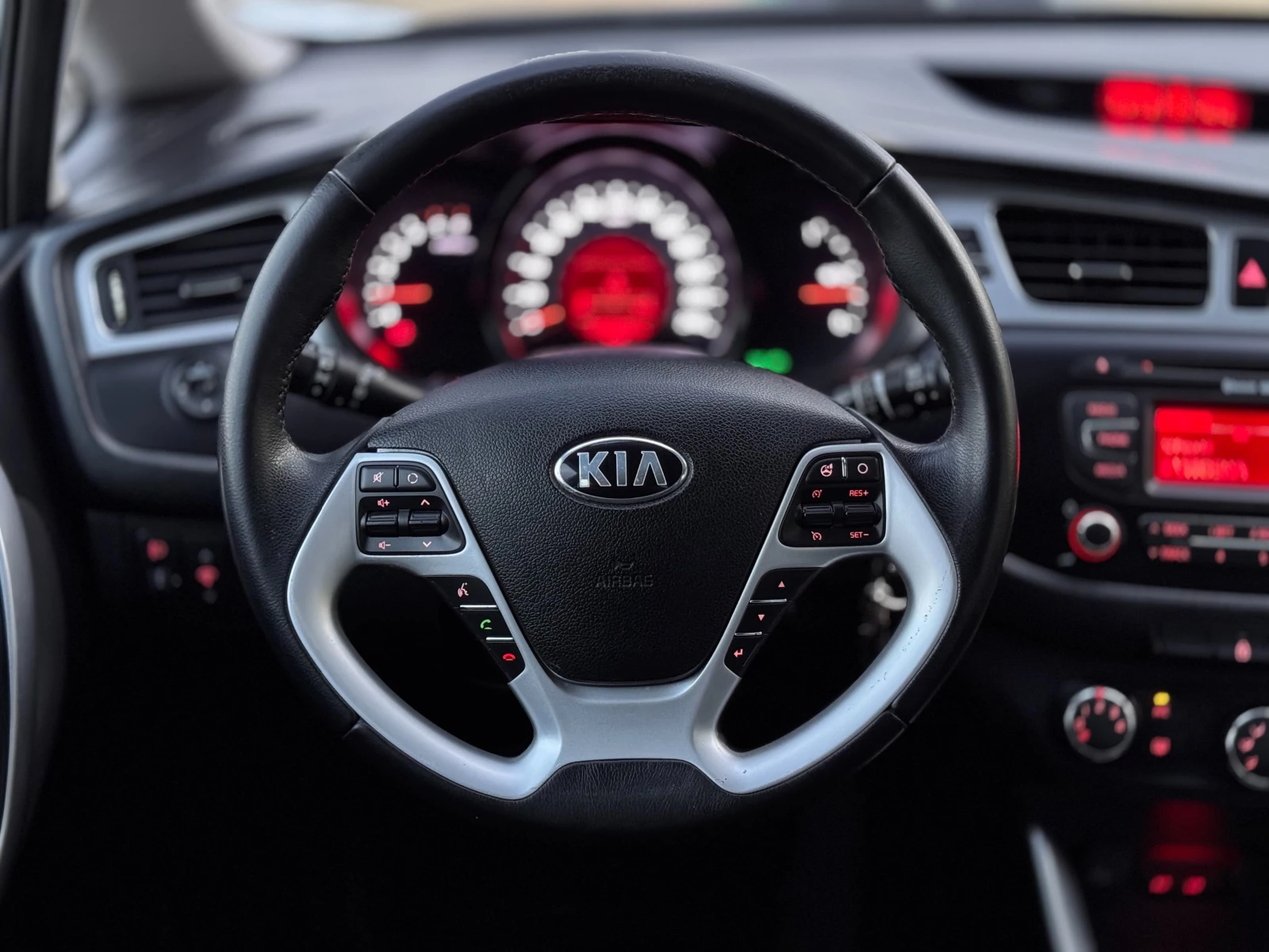 Kia Ceed - 1.4 CRDi - Face - Euro 5B - Регистрирана - - изображение 8