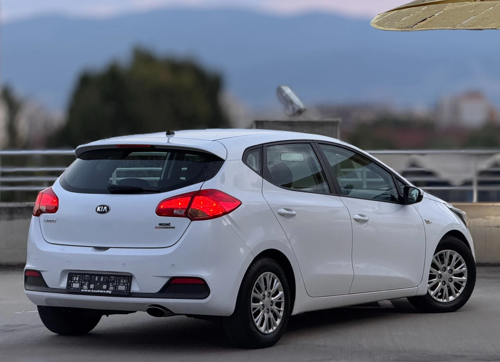 Kia Ceed - 1.4 CRDi - Face - Euro 5B - Регистрирана - - изображение 2