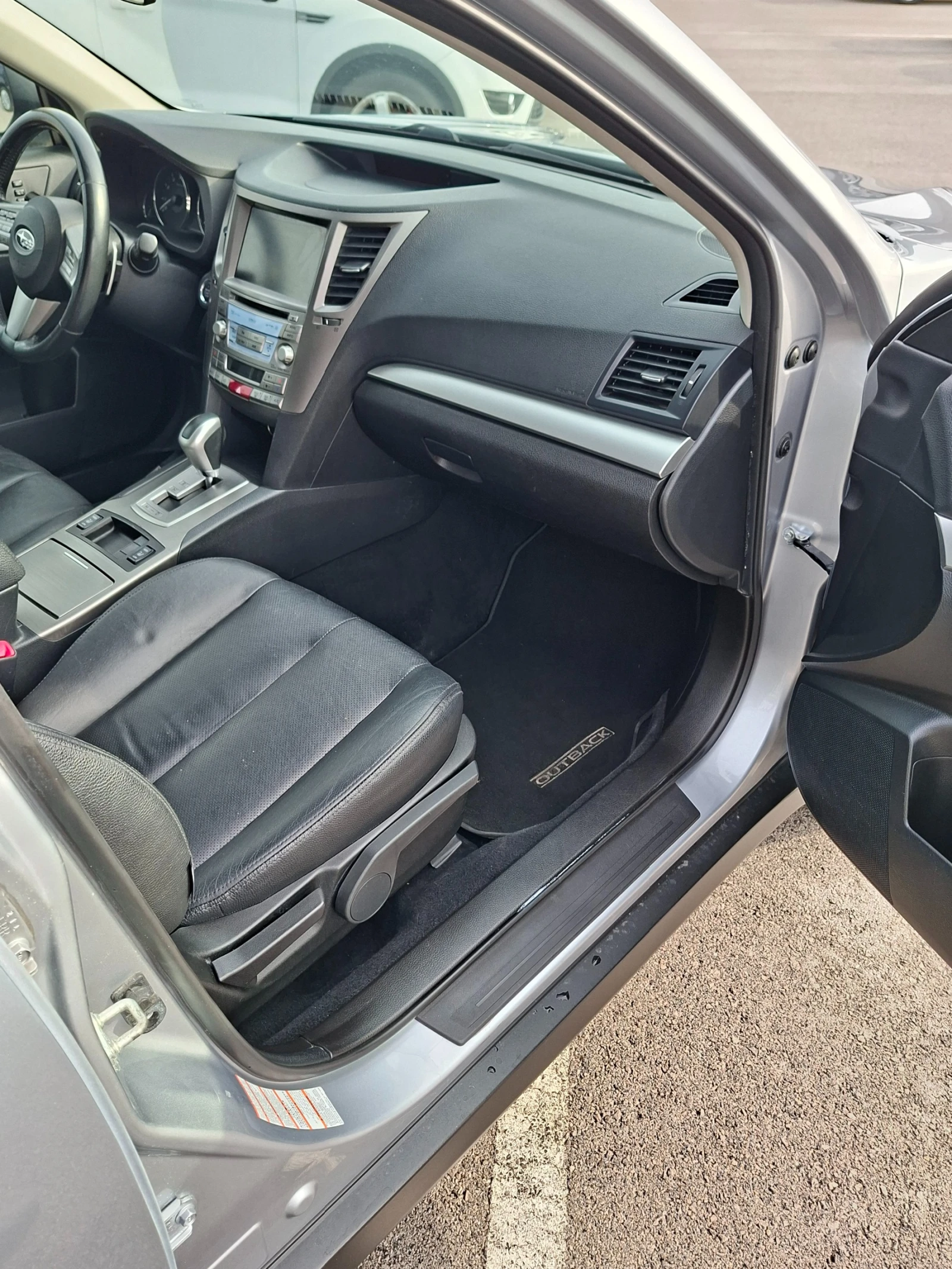 Subaru Outback 2.5i ALL SUMMETRICAL, снимка 10 - Автомобили и джипове - 53715357