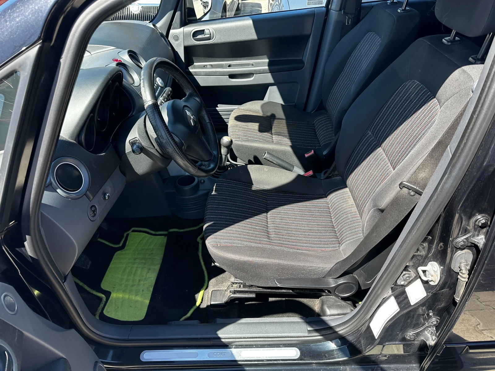 Mitsubishi Colt 1.3 95к.с , снимка 9 - Автомобили и джипове - 54145052
