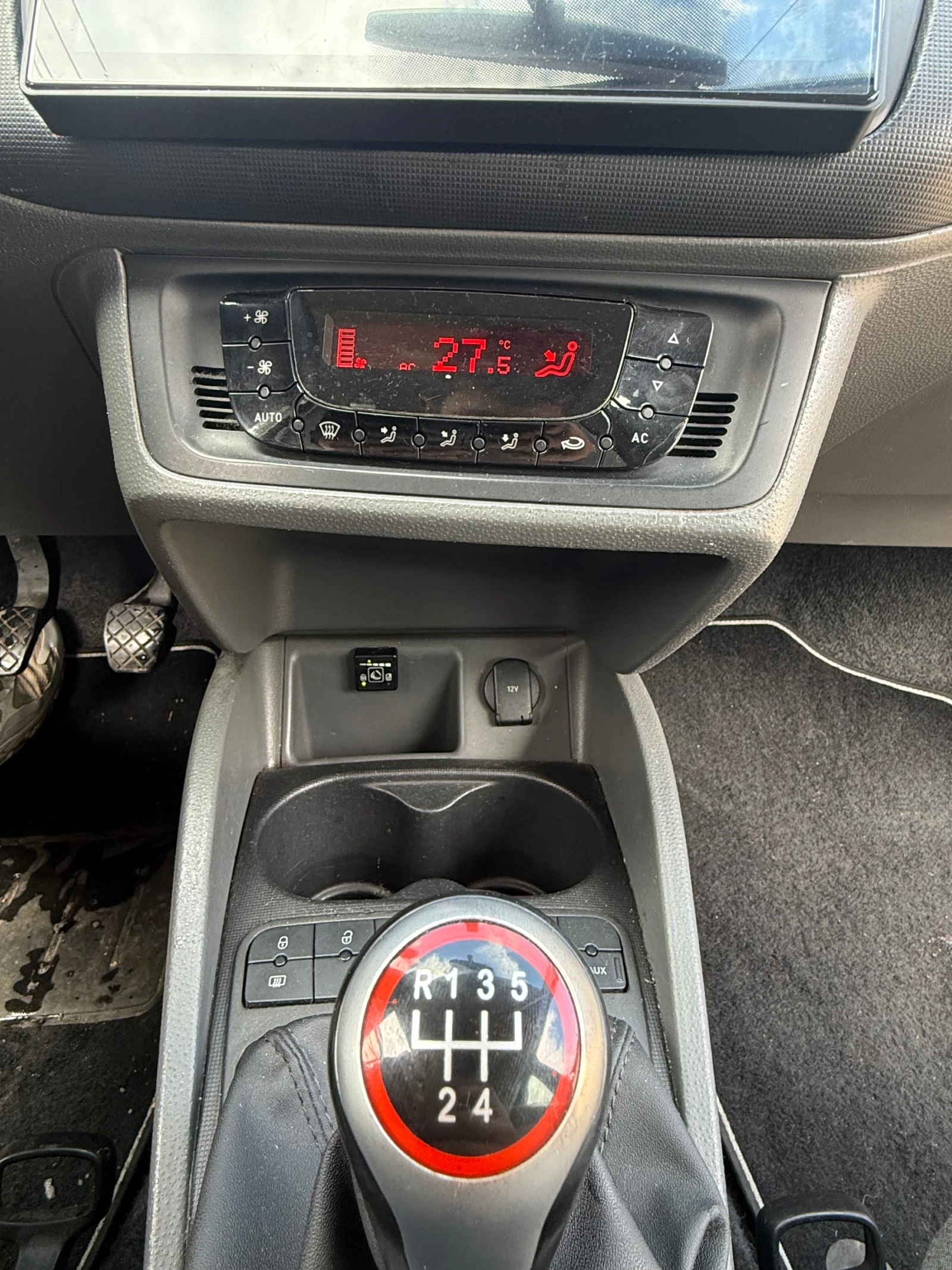 Seat Ibiza 1.4, снимка 12 - Автомобили и джипове - 54401402