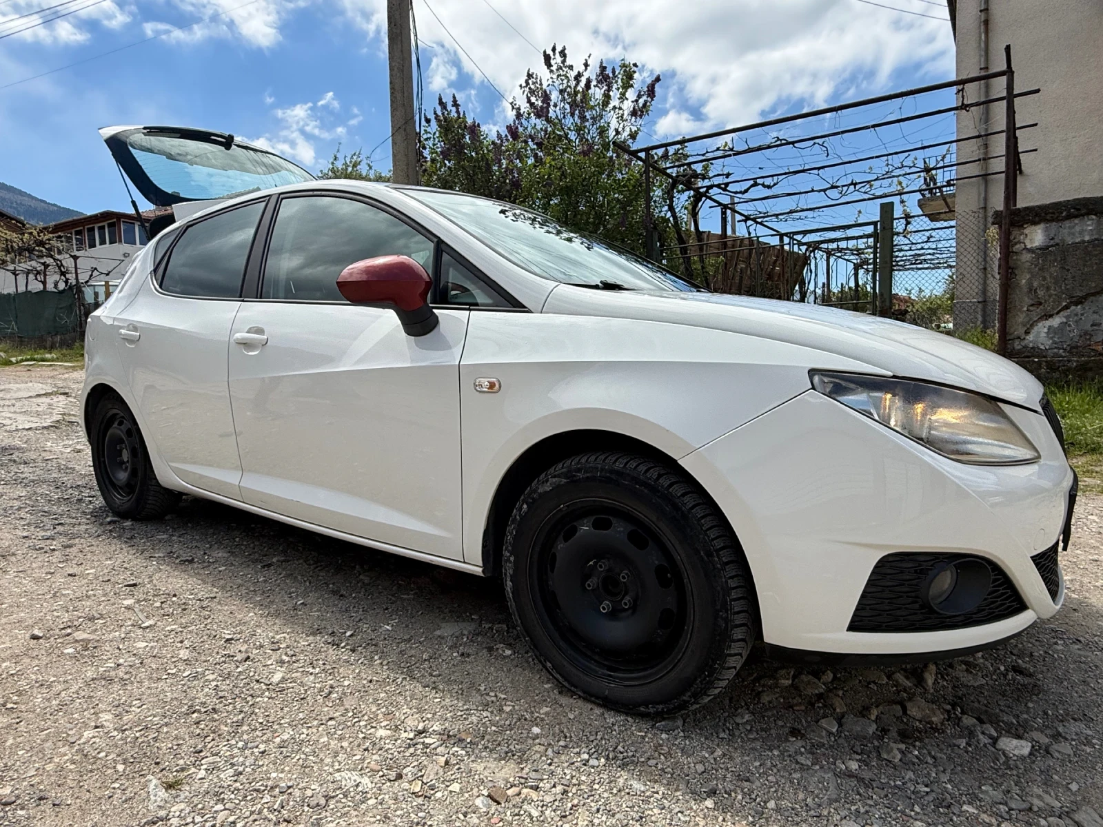 Seat Ibiza 1.4, снимка 3 - Автомобили и джипове - 54401402