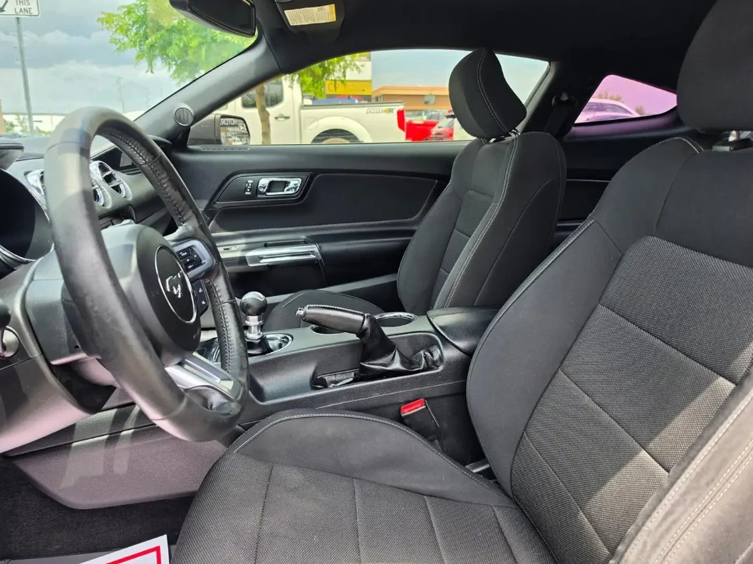 Ford Mustang  V6 Fastback, снимка 14 - Автомобили и джипове - 54999993