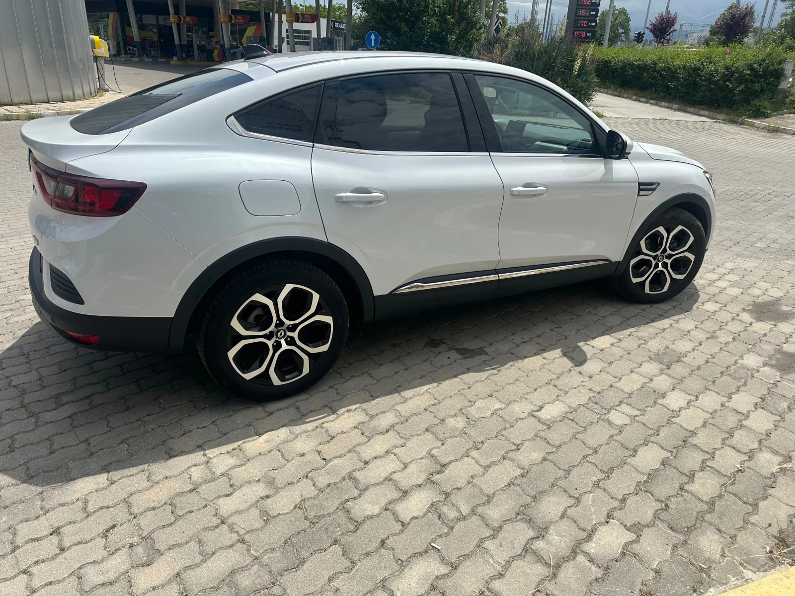 Renault Arkana 1.6 E tech hybrid, снимка 6 - Автомобили и джипове - 55016383