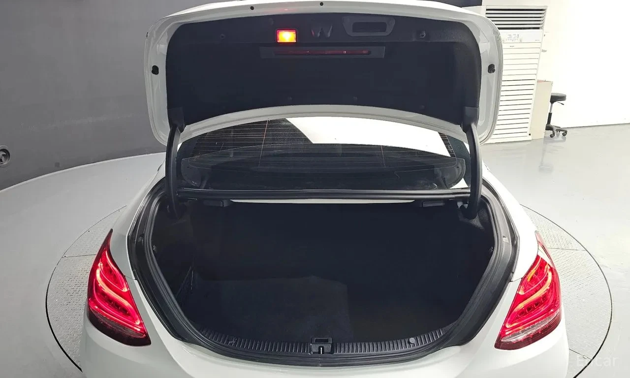 Mercedes-Benz C 200 AMG, снимка 6 - Автомобили и джипове - 55643462