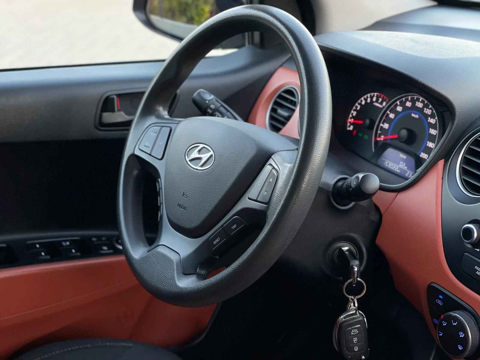 Hyundai I10 Гфа/Бензин, снимка 11 - Автомобили и джипове - 55676025