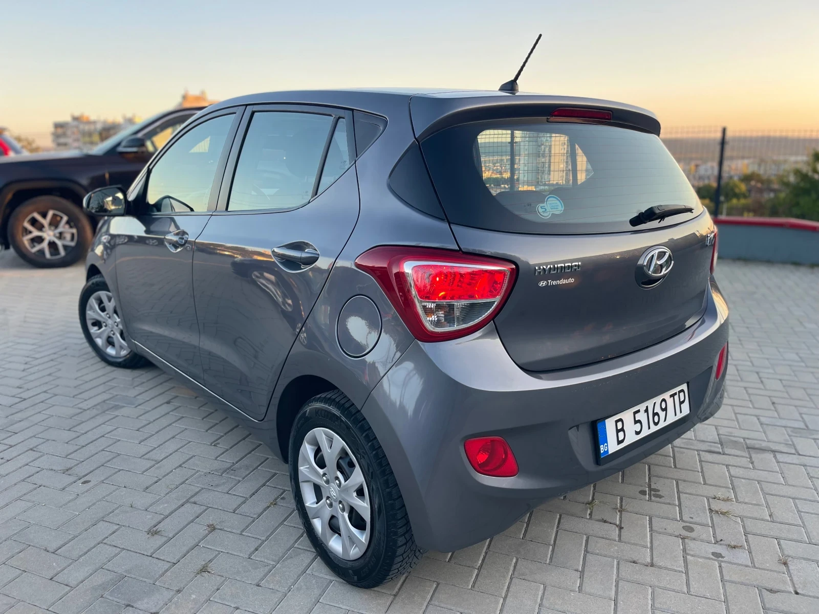 Hyundai I10 Гфа/Бензин, снимка 4 - Автомобили и джипове - 55676025