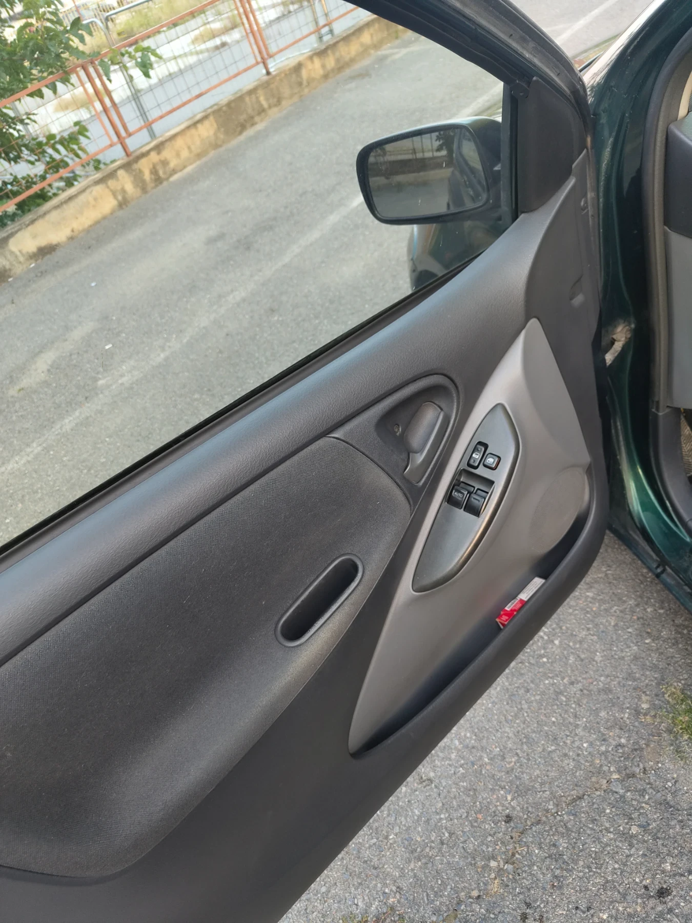 Toyota Yaris, снимка 14 - Автомобили и джипове - 55717559