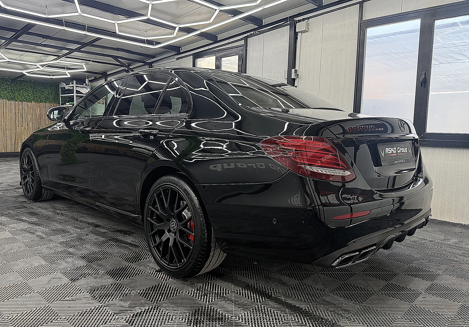 Mercedes-Benz E 220 BRABUS/9gt/KeylessGo/СОБСТВЕН ЛИЗИНГ, снимка 4 - Автомобили и джипове - 55989323