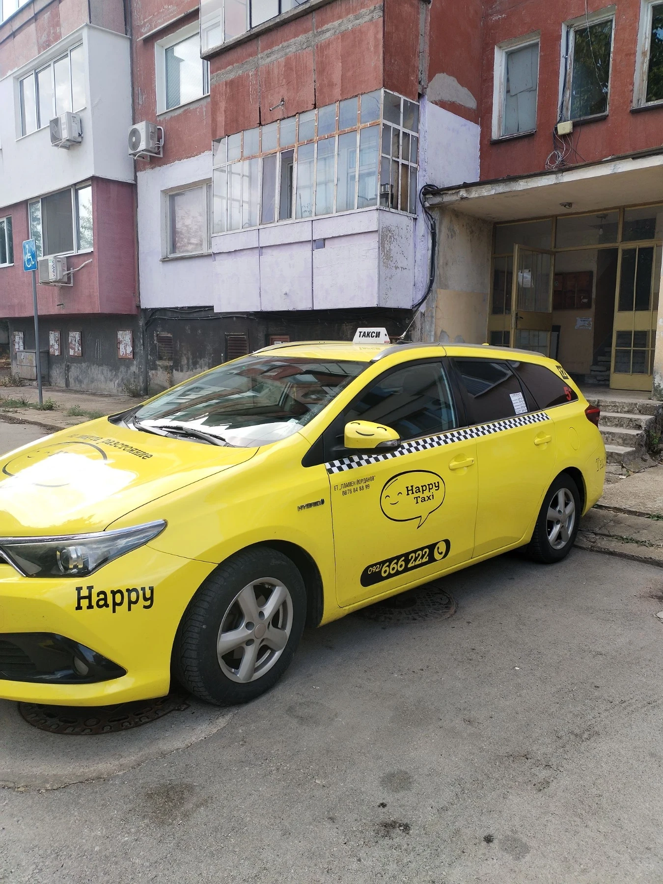 Toyota Auris Такси , снимка 2 - Автомобили и джипове - 56681888