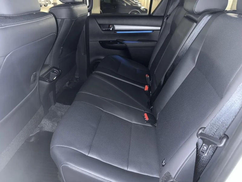 Toyota Hilux 2.8 D-4D/INVINCIBLE/DOUBLE CAB/JBL/360/, снимка 17 - Автомобили и джипове - 51263856