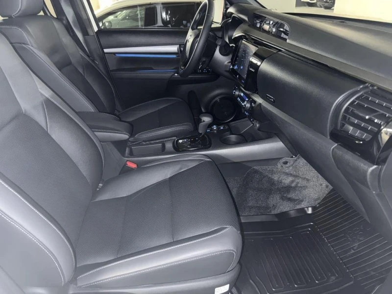 Toyota Hilux 2.8 D-4D/INVINCIBLE/DOUBLE CAB/JBL/360/, снимка 15 - Автомобили и джипове - 51263856