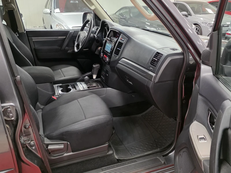 Mitsubishi Pajero Montero | 3.2D | Automatic | 127000km, снимка 10 - Автомобили и джипове - 51795713