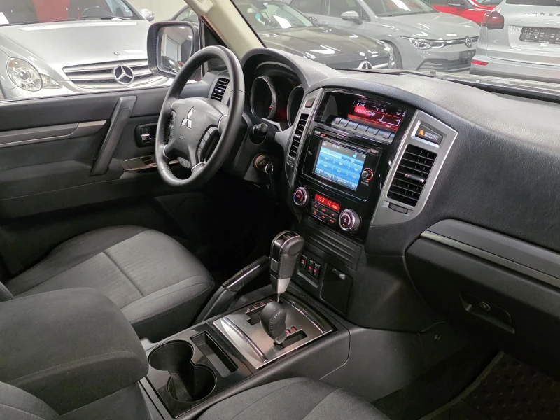Mitsubishi Pajero Montero | 3.2D | Automatic | 127000km, снимка 11 - Автомобили и джипове - 51795713
