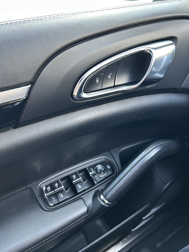 Porsche Cayenne, снимка 10 - Автомобили и джипове - 52818572