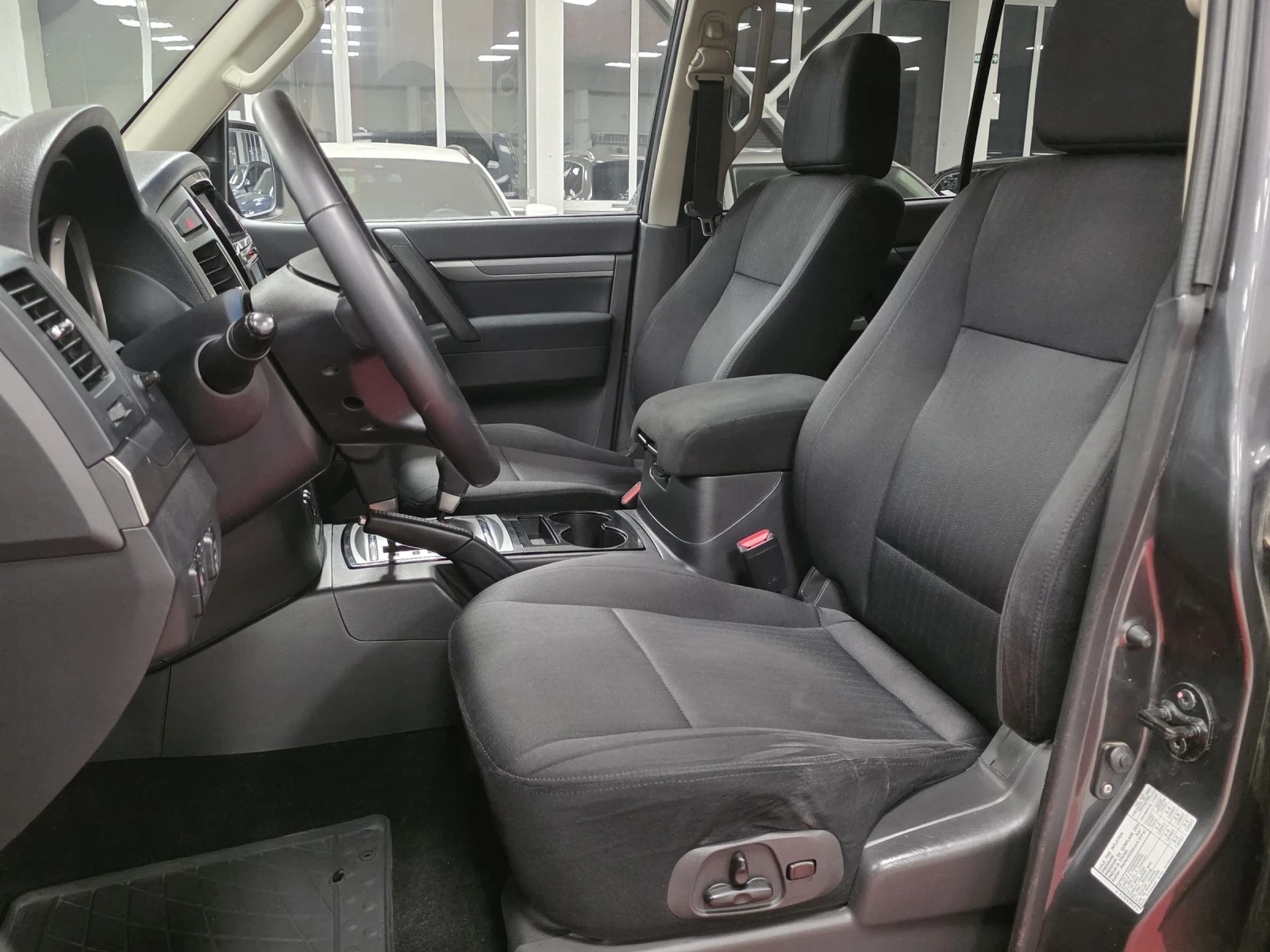 Mitsubishi Pajero Montero | 3.2D | Automatic | 127000km - изображение 9