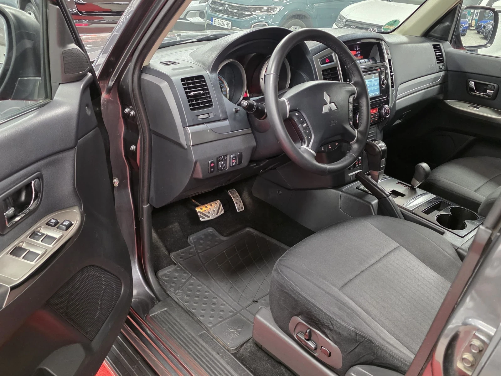 Mitsubishi Pajero Montero | 3.2D | Automatic | 127000km - изображение 8