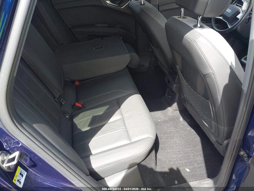 Audi Q4 E-Tron Premium Plus 50 Quattro, снимка 8 - Автомобили и джипове - 54208476