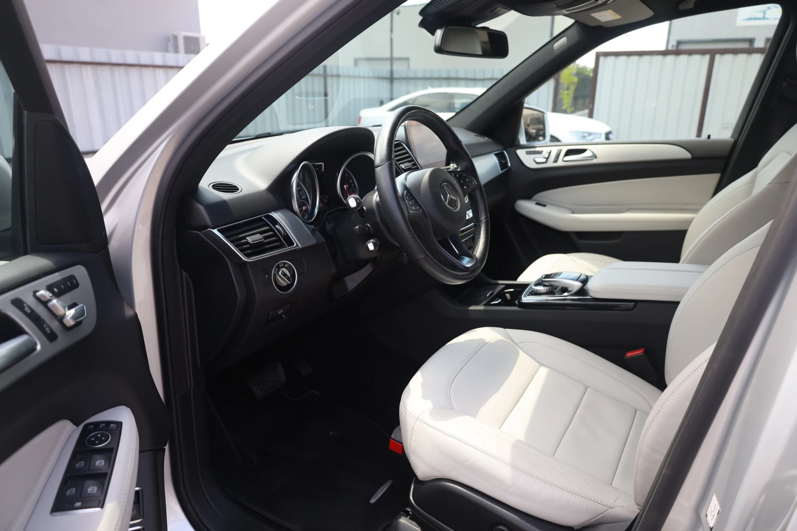 Mercedes-Benz GLE 350 d 4Matic AIR Offroad Memory SzH LEDER iCarbg , снимка 11 - Автомобили и джипове - 55049500