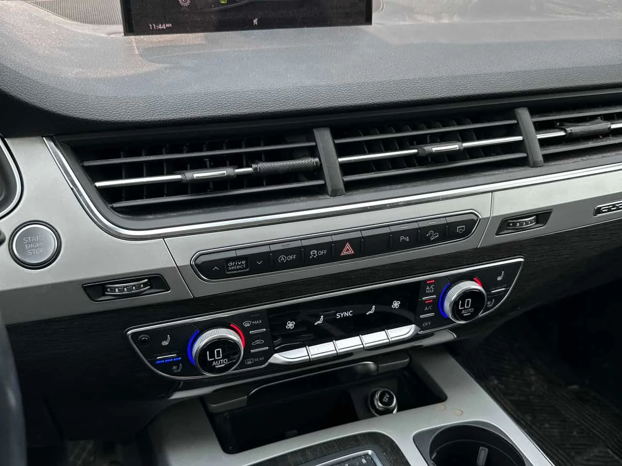 Audi Q7 Progressiv | CARFAX | АВТОКРЕДИТ БЕЗ ПЪРВОНАЧАЛНА , снимка 11 - Автомобили и джипове - 55335515