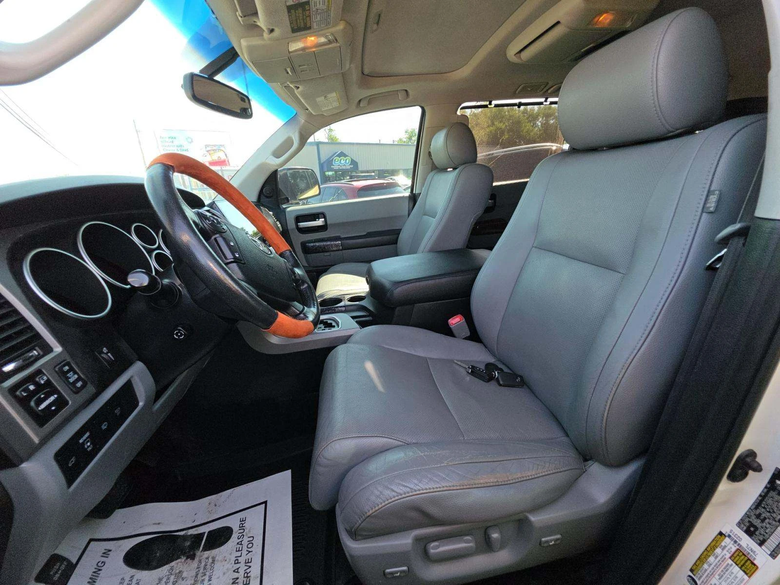 Toyota Sequoia PLATINUM* 5.7 V8* 7PASS* БЕЗ РЪЖДА* КРАЙНА ЦЕНА, снимка 7 - Автомобили и джипове - 55611698