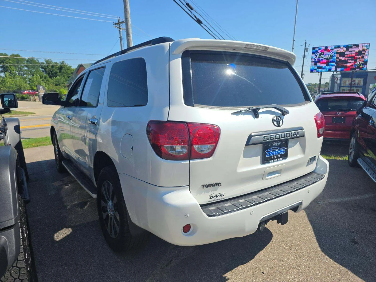 Toyota Sequoia PLATINUM* 5.7 V8* 7PASS* БЕЗ РЪЖДА* КРАЙНА ЦЕНА, снимка 4 - Автомобили и джипове - 55611698