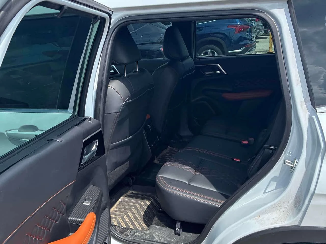 Mitsubishi Outlander 2.4L  Hybrid GT / HUD / 360 / DISTRONIC, снимка 14 - Автомобили и джипове - 55613407