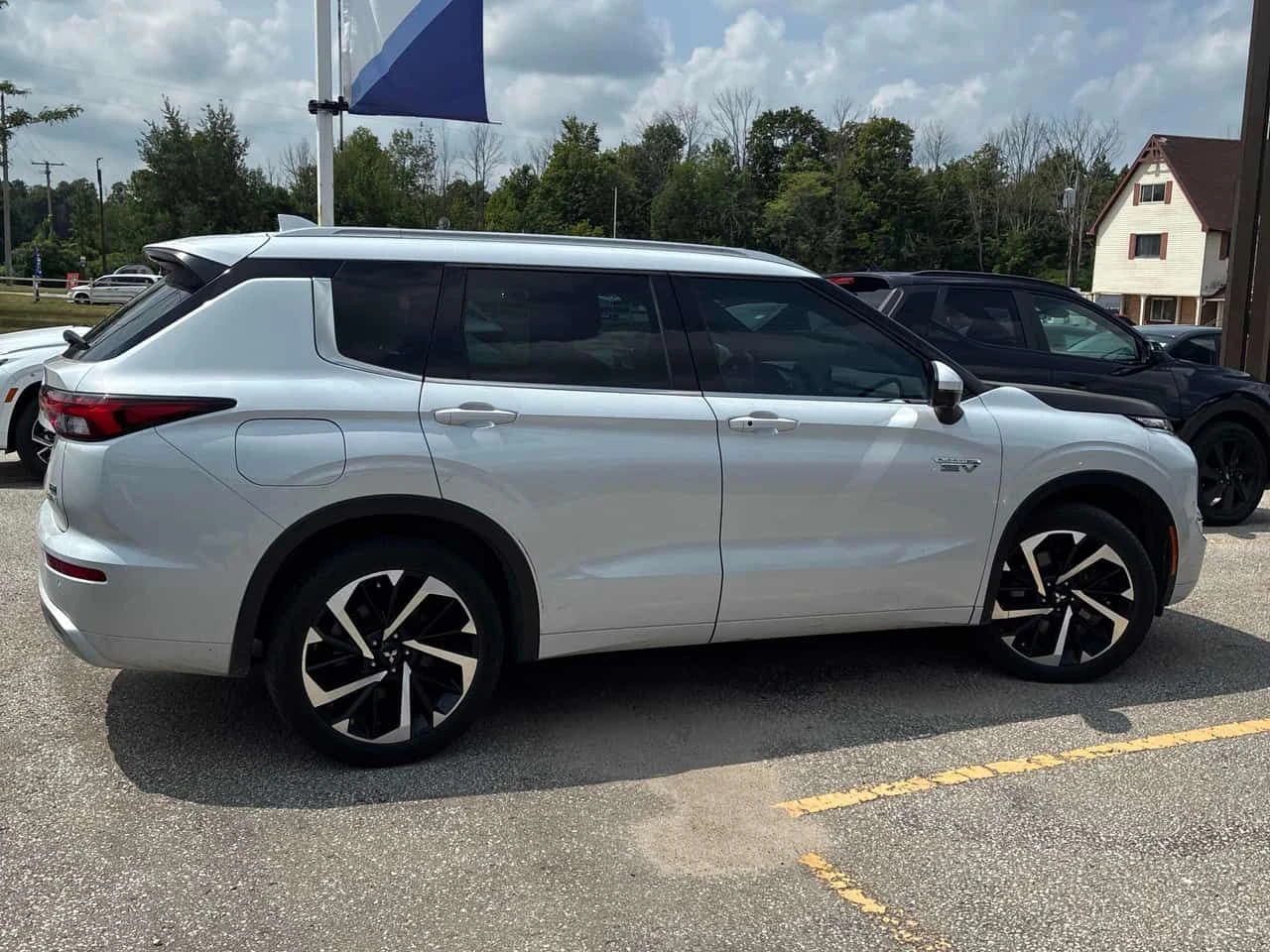 Mitsubishi Outlander 2.4L  Hybrid GT / HUD / 360 / DISTRONIC, снимка 3 - Автомобили и джипове - 55613407