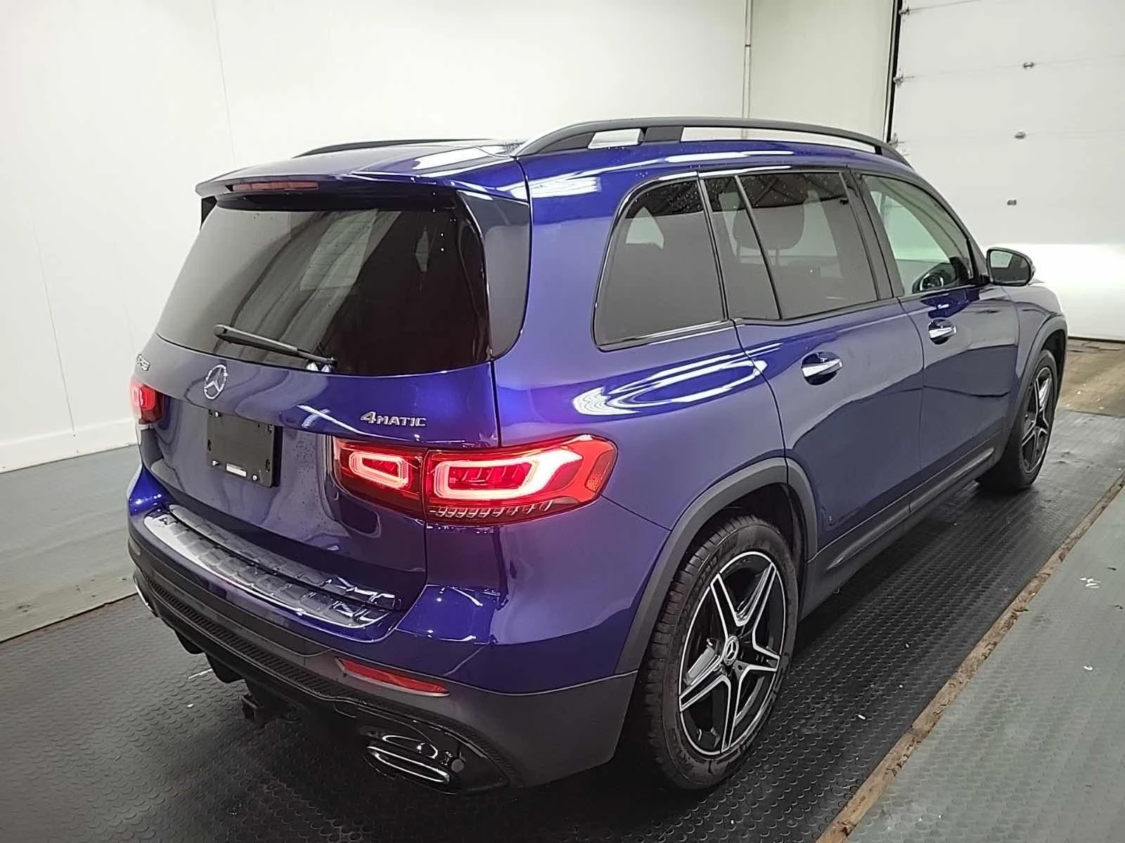Mercedes-Benz GLB Distronic / 360 / Burmester / Carfax, снимка 3 - Автомобили и джипове - 56151057