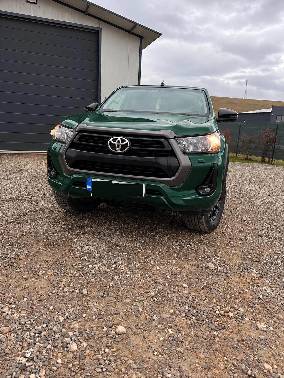 Toyota Hilux TOYOTA HILUX 2.4 D-4D 4x4   150 к.с.   15 000 км  
