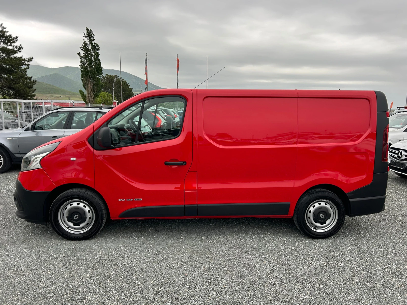 Renault Trafic (KATO НОВА) - изображение 10