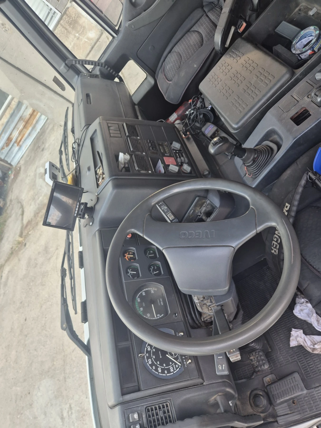 Iveco Trakker Камион с кран, снимка 15 - Камиони - 55142028