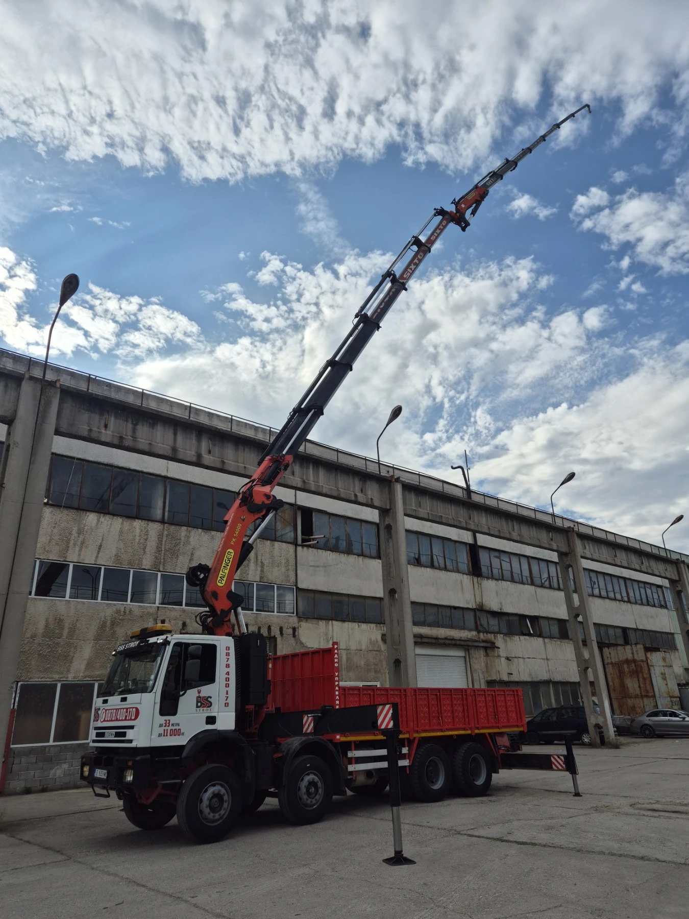 Iveco Trakker Камион с кран, снимка 3 - Камиони - 55142028