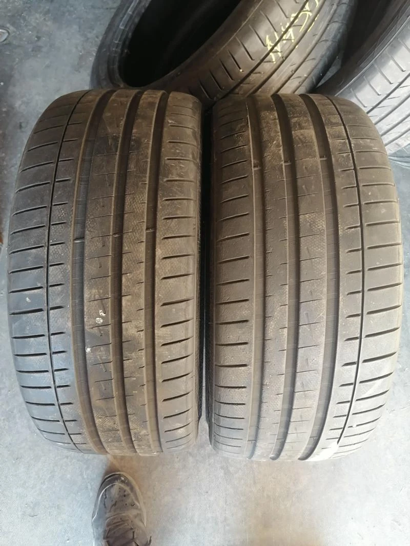 Гуми Летни 235/40R19, снимка 1 - Гуми и джанти - 32081503