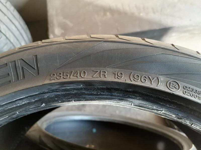 Гуми Летни 235/40R19, снимка 8 - Гуми и джанти - 32081503