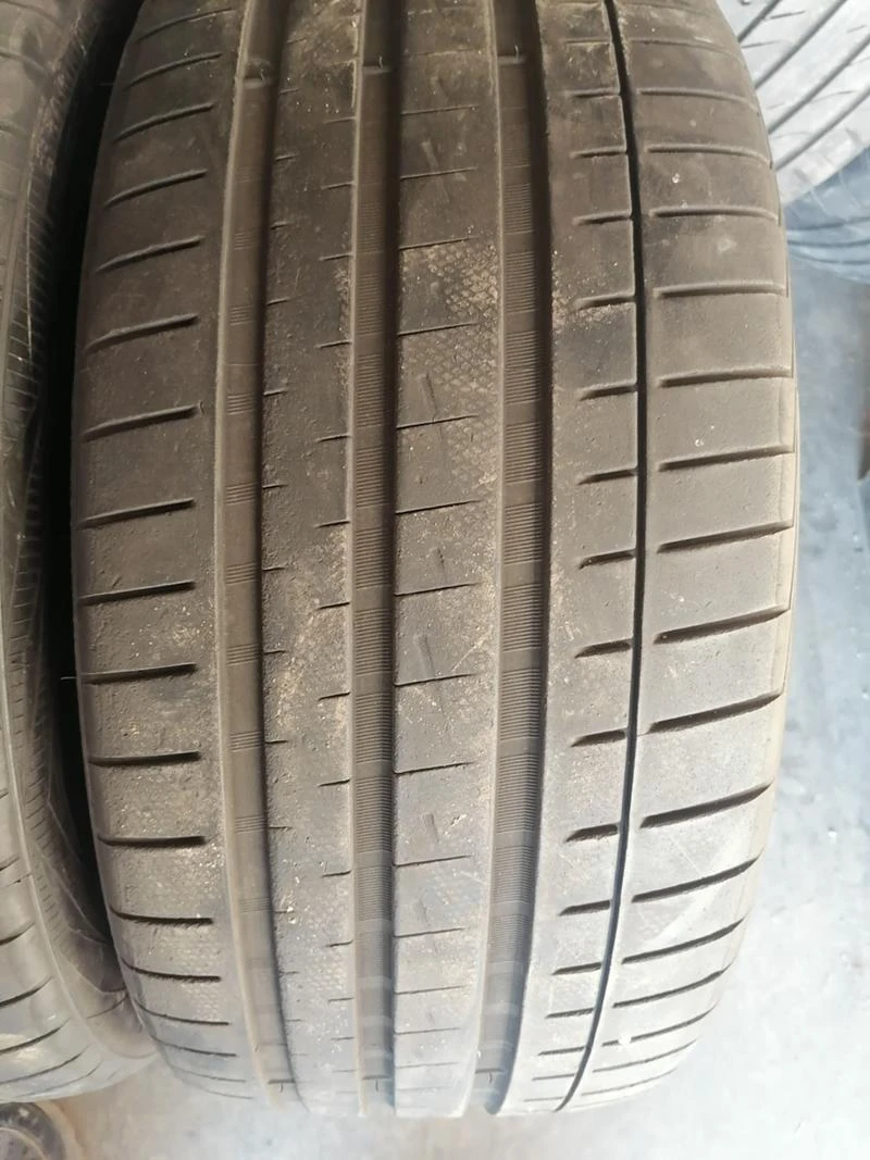 Гуми Летни 235/40R19, снимка 3 - Гуми и джанти - 32081503