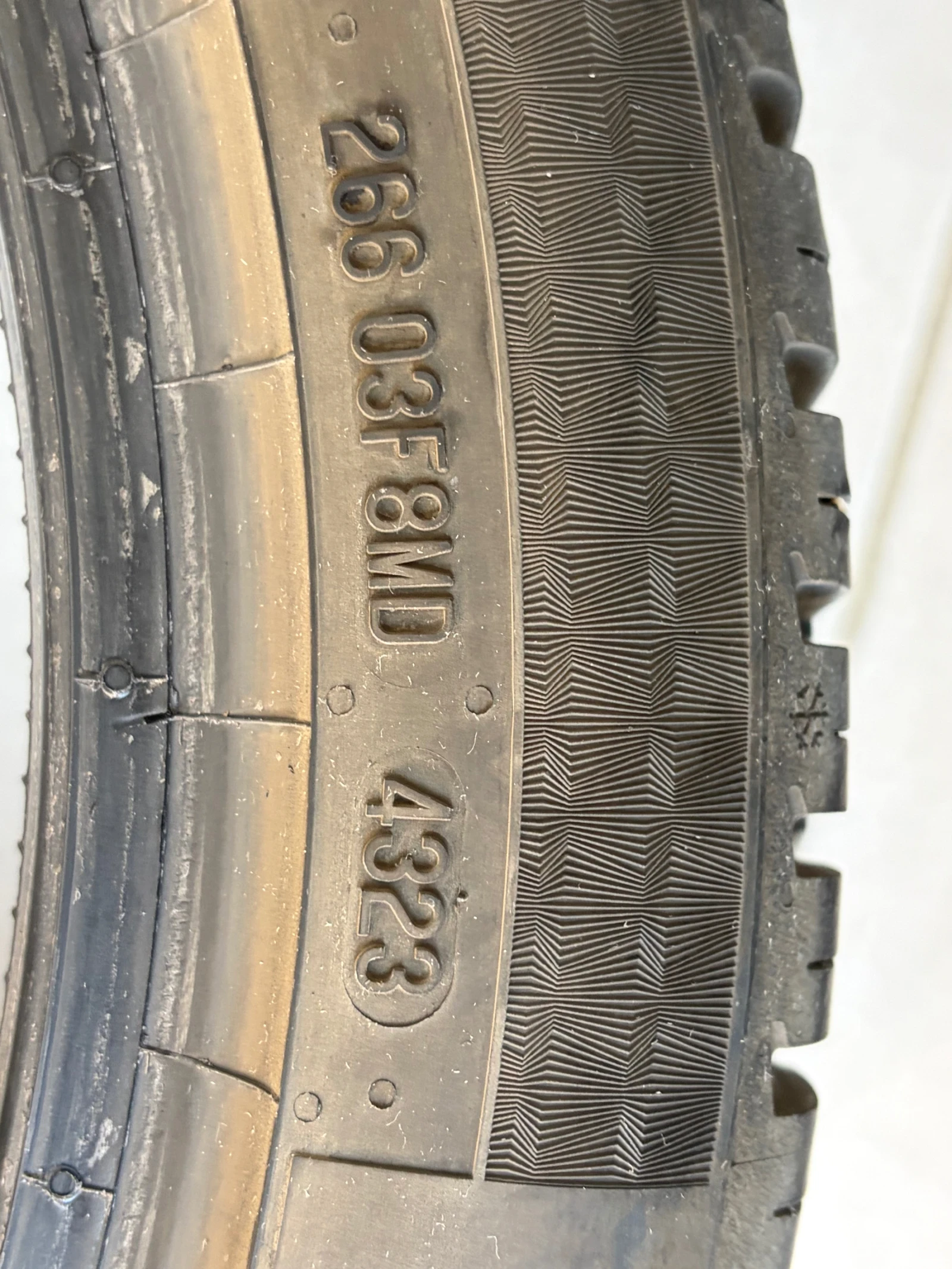 Гуми Всесезонни 225/40R18, снимка 5 - Гуми и джанти - 55241743