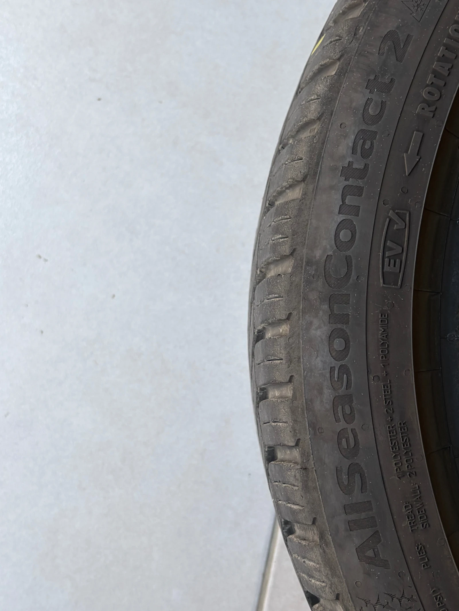 Гуми Всесезонни 225/40R18, снимка 4 - Гуми и джанти - 55241743