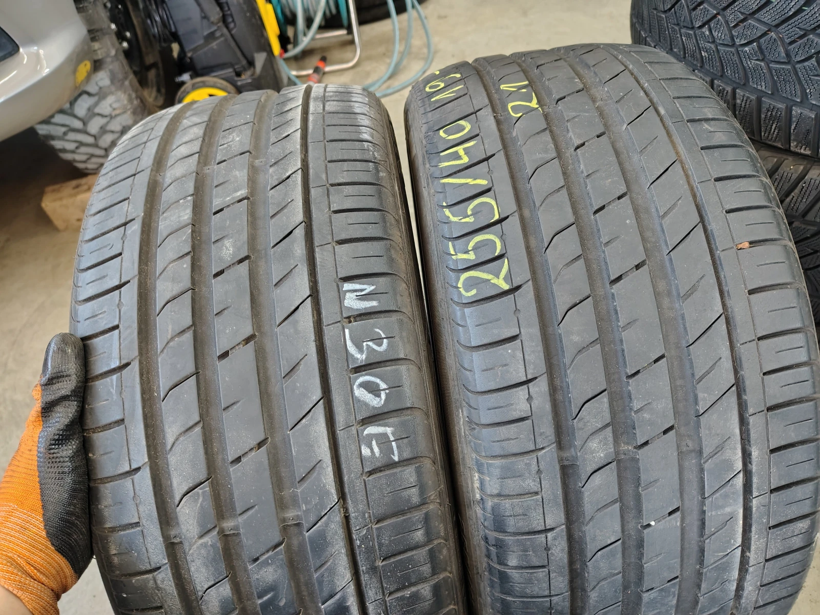 Гуми Летни 255/40R19