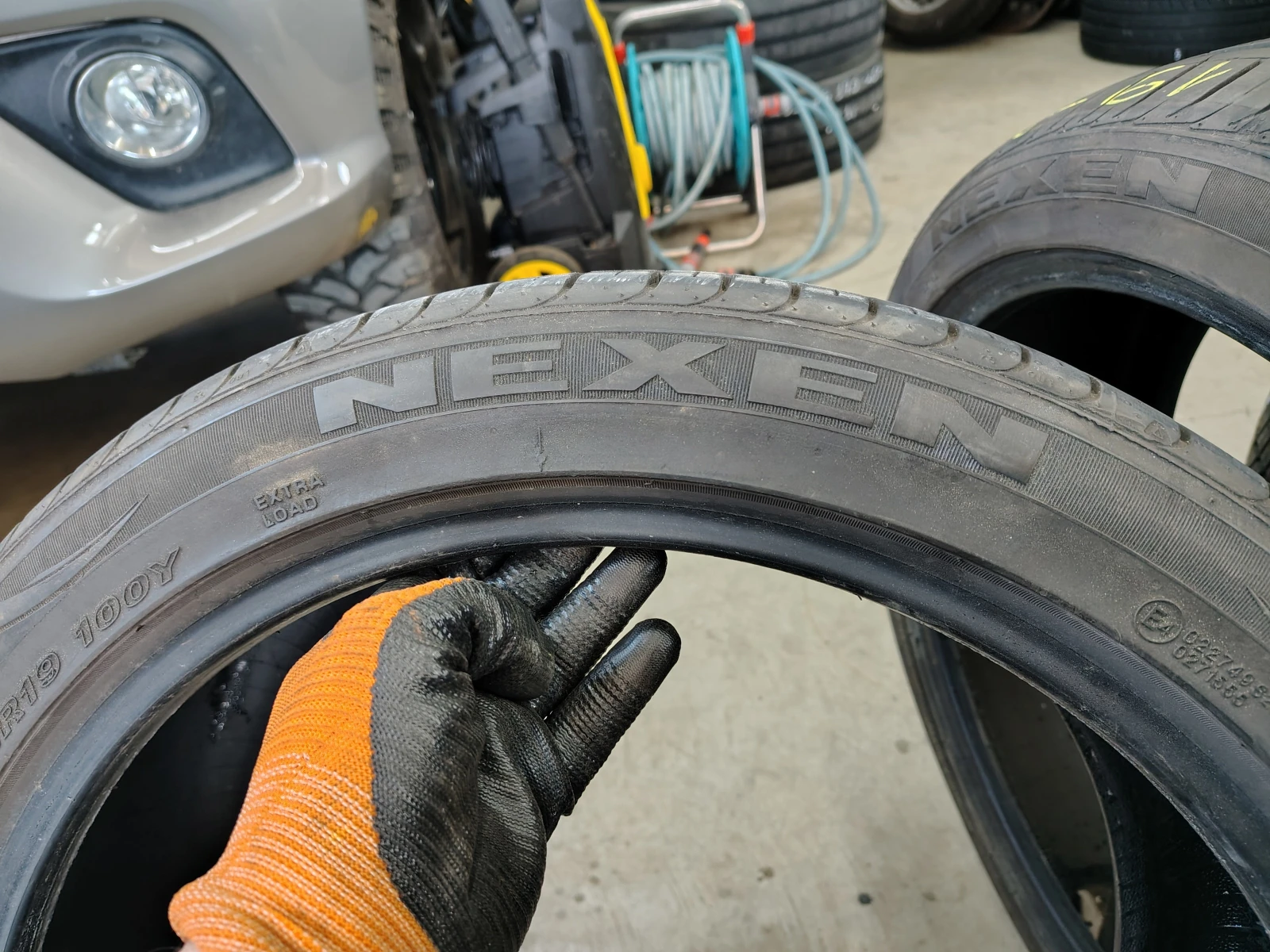 Гуми Летни 255/40R19, снимка 3 - Гуми и джанти - 55843965